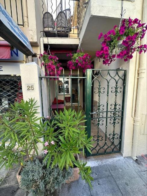Hostel Crew Key West Antibes Exterior foto